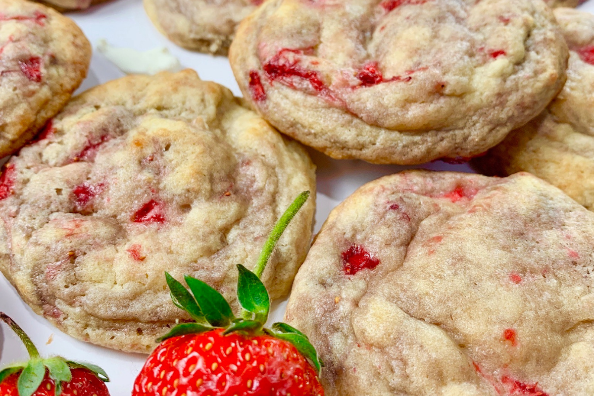 Strawberry Cheesecake Cookies