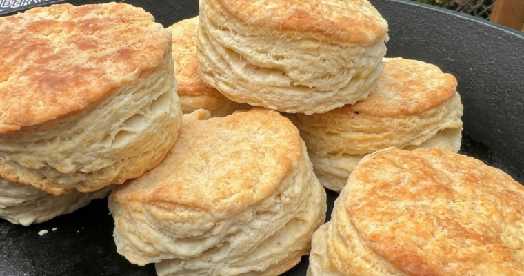 Easy, Flaky Buttermilk Biscuit Recipe (Only 6 Ingredients!)