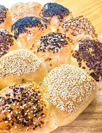 Bread roll wheel with different seeds on it like poppy seeds, flax seeds, sesame and everyting mix.