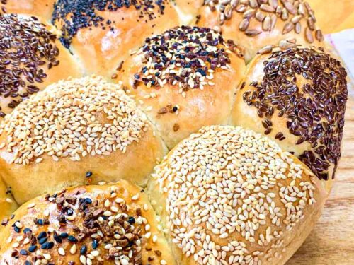 Bread roll wheel with different seeds on it like poppy seeds, flax seeds, sesame and everyting mix.