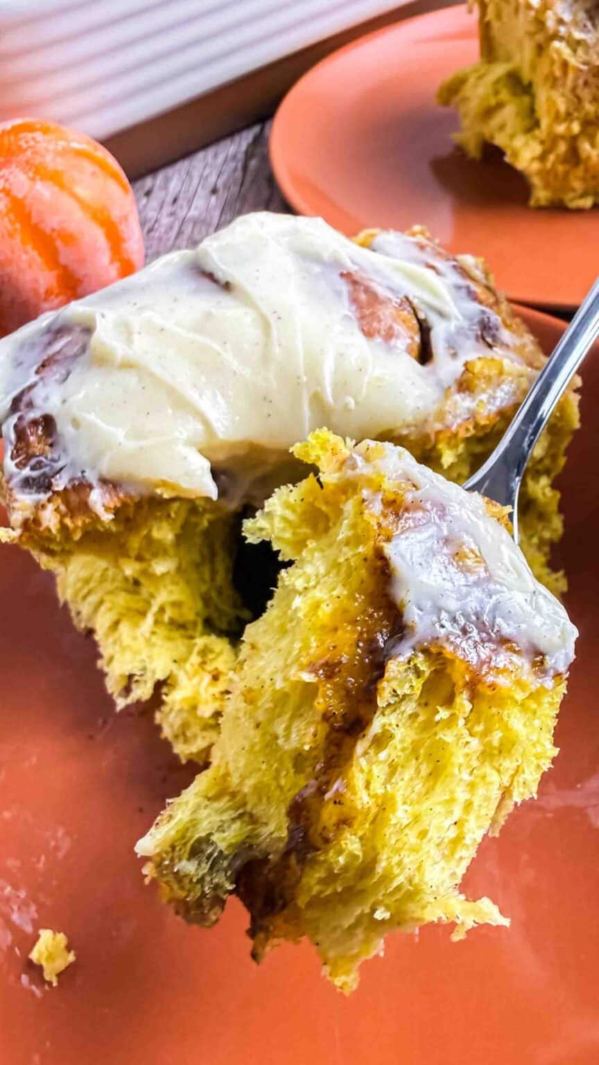 Pumpkin Cinnamon Roll bite. Fluffy, gooey and super yummy